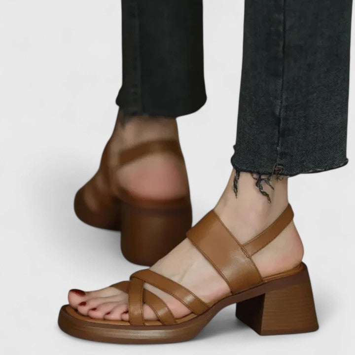 Celeste - Sandali incrociati eleganti