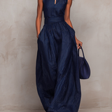 Anna - Completo blu scuro a righe con scollatura a chiave e pantaloni larghi